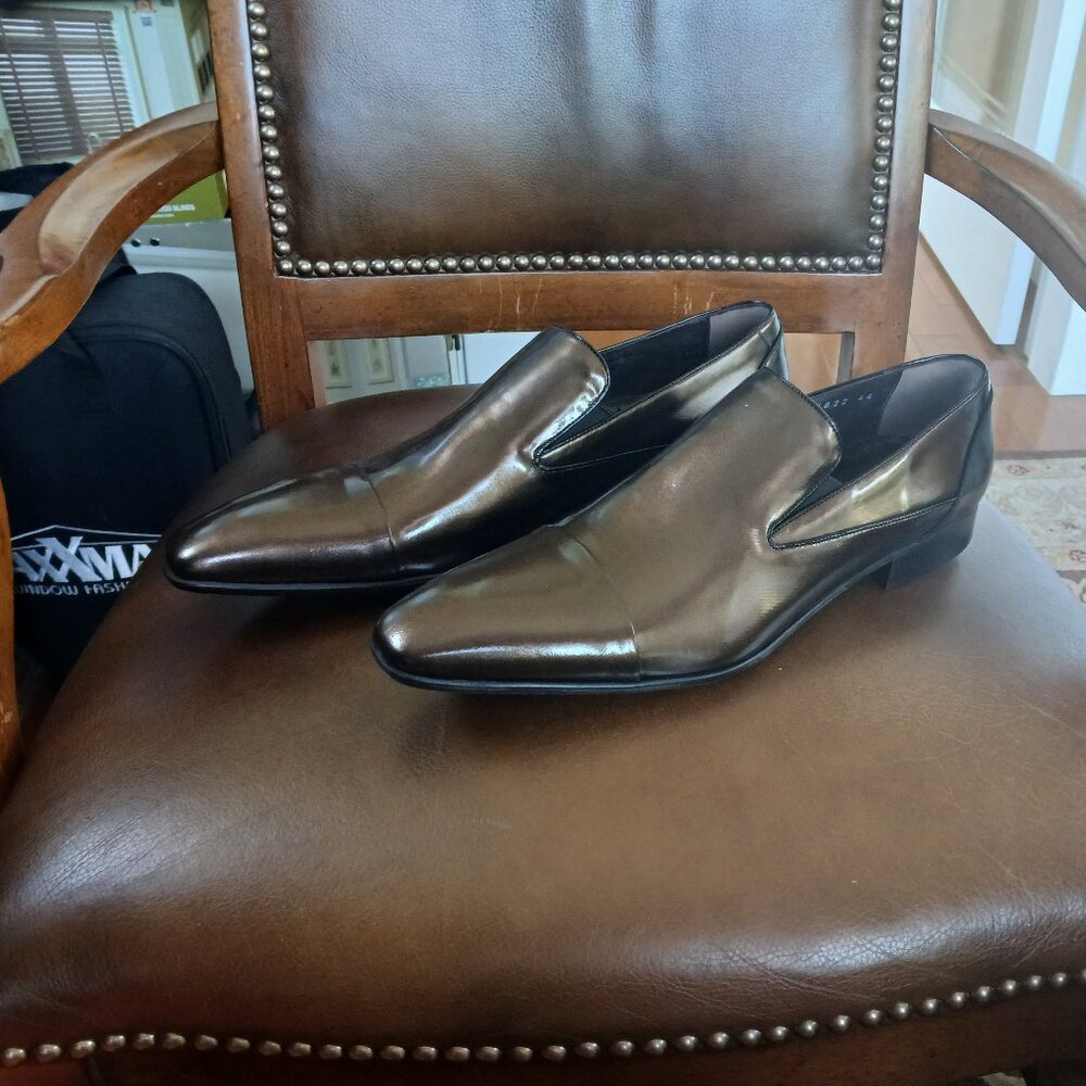 Mens sleek leather dress shoes.